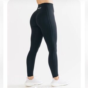 Alphalete Pulse Kinetic Leggings in Black